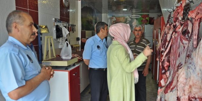 Gölbaşı’nda zabıtalar kasapları denetledi