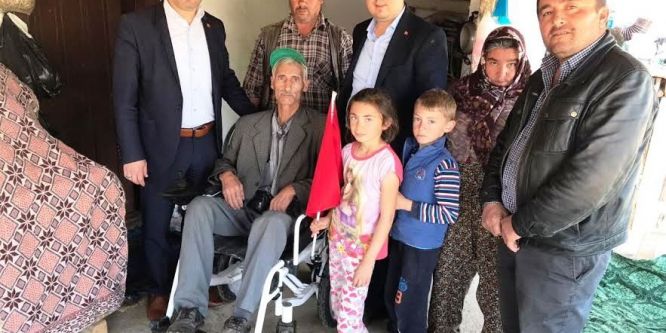 AK Parti’li Baybatur engelli vatandaşı sevindirdi