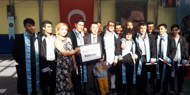 Elmalı MYO’da mezuniyet töreni