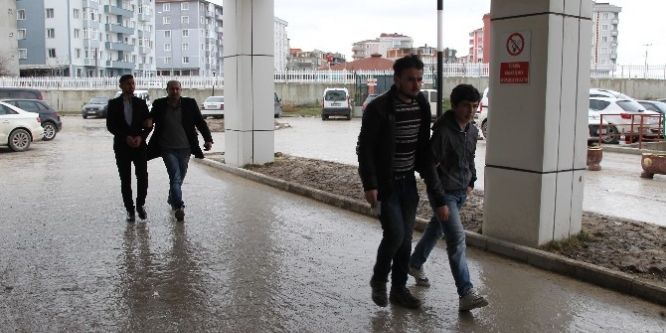 Hırsızlar yakayı ele verdi