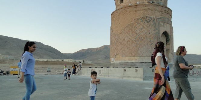 Zeynel Bey Türbesine ziyaretçi akını