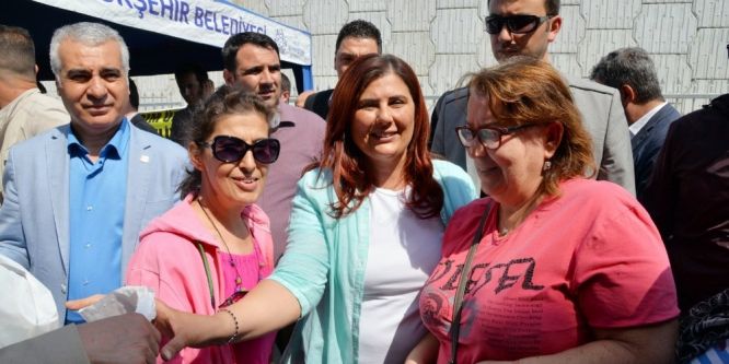 Başkan Çerçioğlu Kuşadası’nda yerli fide dağıttı