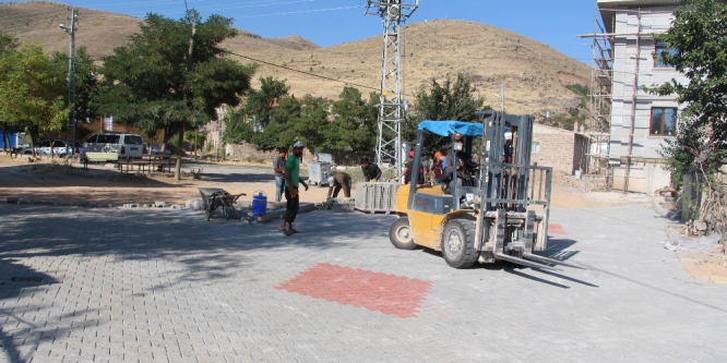 Develi’de parke çalışmaları devam ediyor