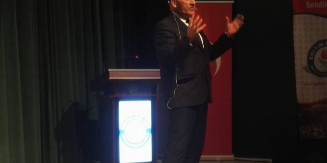 Hayata dair farkındalık ve motivasyon konferansı verildi