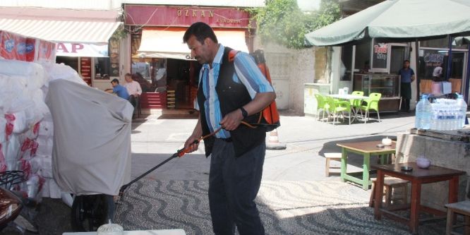Muhtar vatandaşların her derdine koşuyor