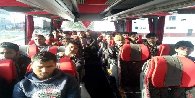 Erzurum’da 52 göçmen otobüste yakalandı