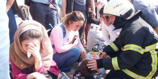 Freni patlayan yolcu midibüsü yeşil alana uçtu