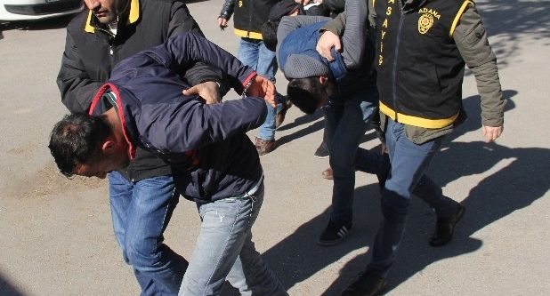 Kasaptan sucuk ve et çalan 3 kişi tutuklandı