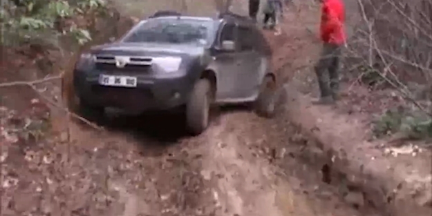 Dacia'dan lüks arazi araçlarını çileden çıkartan performans