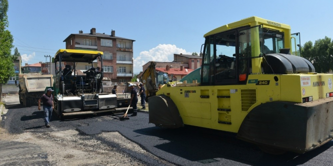 Yakutiye’den Yukarı Sanayi Mahallesi’ne 6 bin ton asfalt