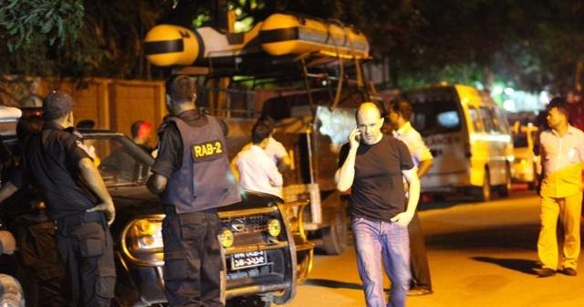 DAEŞ Dakka'da restoran bastı