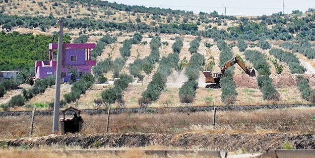 DAEŞ hendekleri derinleştiriyor