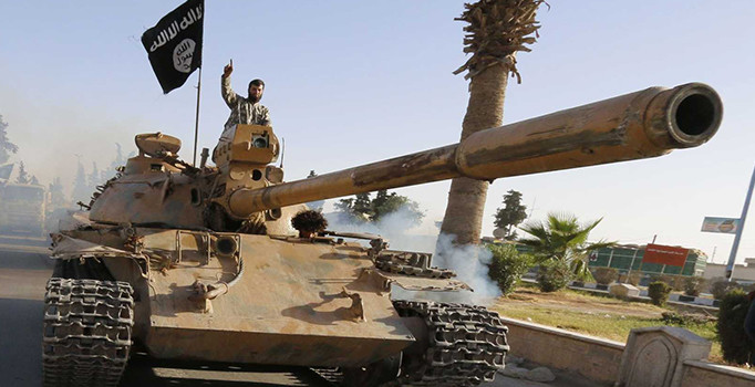 DAEŞ, savaştan kaçan onlarca militanını diri diri gömdü iddiası