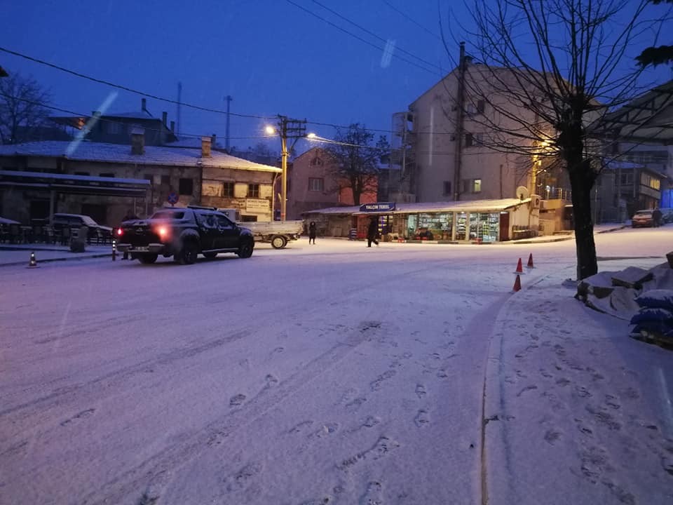 Dağ ilçeleri beyaza büründü 