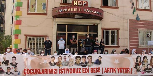 Dağa kaçırılan oğlunun montu HDP binasından çıktı! O babadan HDP'lilere tepki