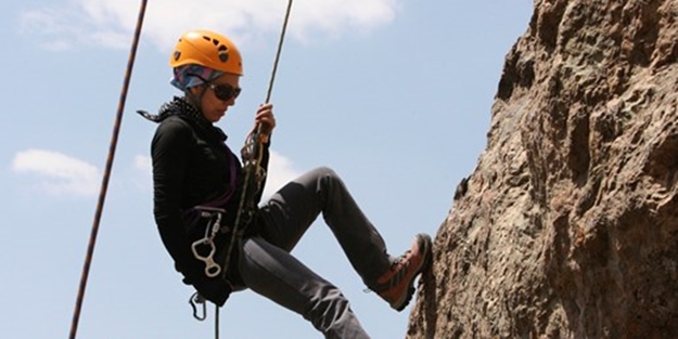 Dağcılar teröre tepki için tırmandı!