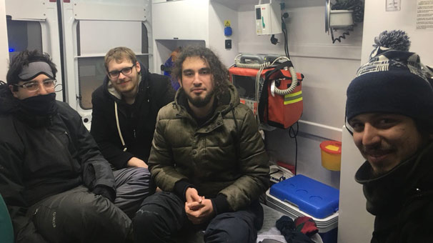 Dağda mahsur kalan 3 üniversiteli genç jandarma ve AFAD tarafından kurtarıldı