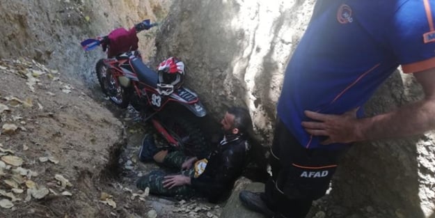 Dağda motosikletiyle kaza yapan vatandaşı AFAD kurtardı
