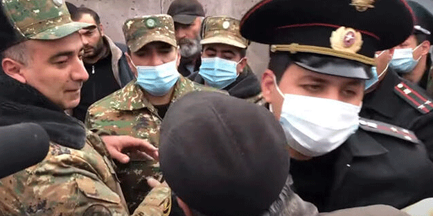 Dağlık Karabağ’da flaş gelişme! Rusya'nın karargahını bastılar