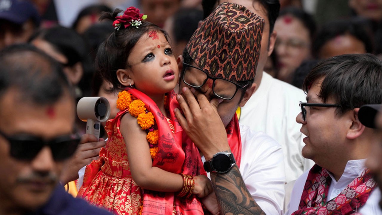 Daha 2 yaşında! Karşınızda Budistlerin ve Hinduların yeni tanrıçası