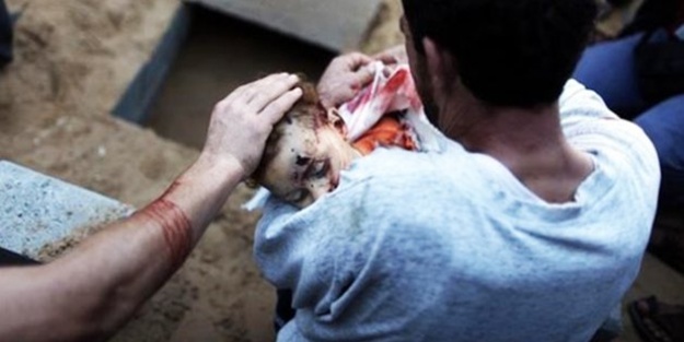 Daha 2 yaşındaydı, kanlı kefeni ile defnedildi