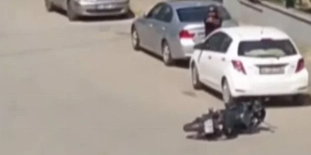 Daha 24 yaşında genç bıçaklandı! Kavgayı ayırmaya çalıştılar, silahlı kavga kanlı bitti