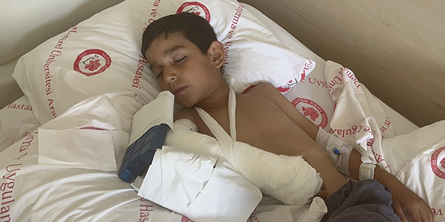 Daha kaç can gerekli? Sokak köpeklerinin saldırdığı 7 yaşındaki çocuk ölümden döndü