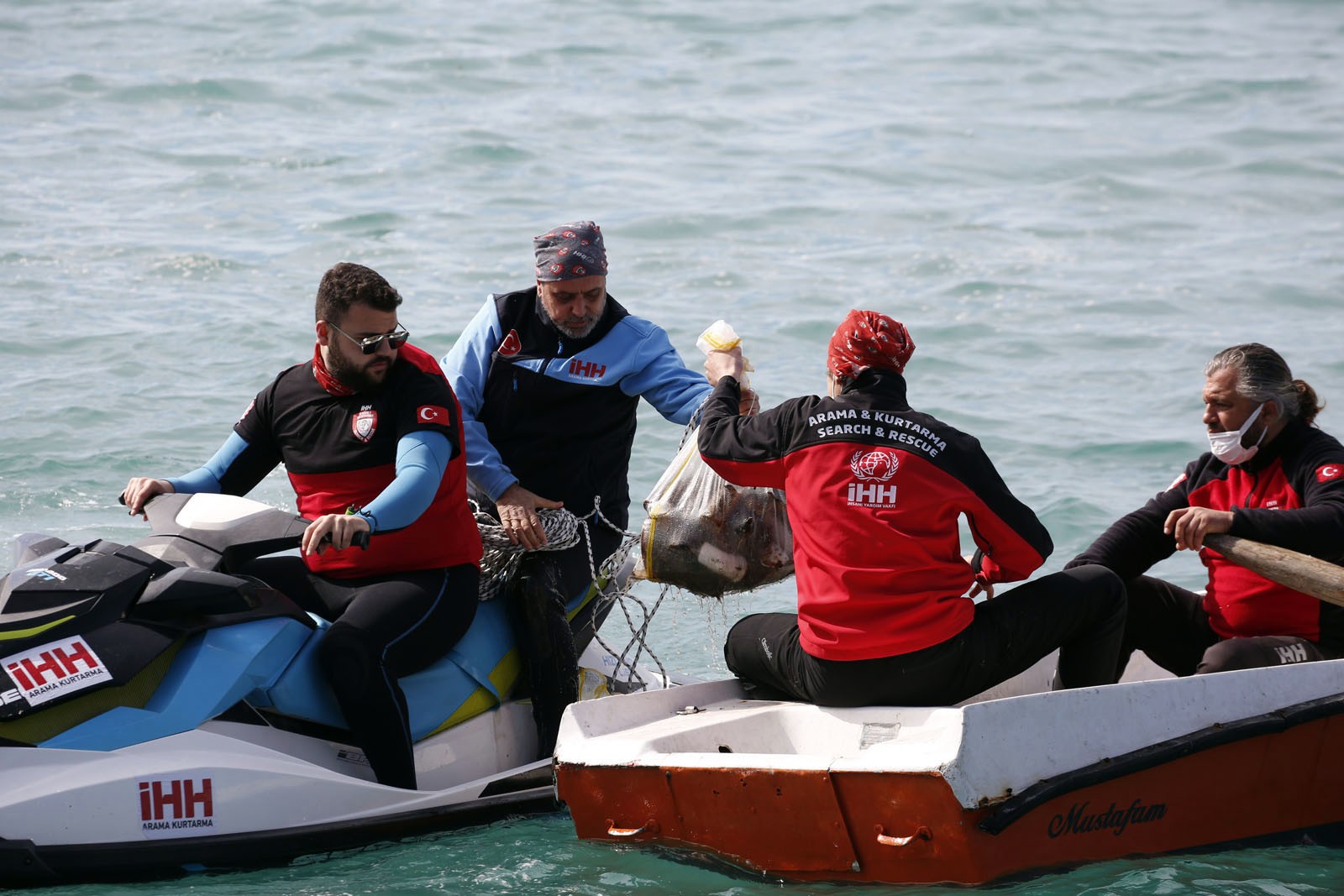 Daha temiz bir çevre için İstanbul Boğazı’na daldılar