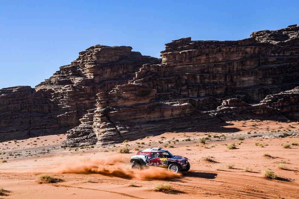 Dakar Rallisi’nde Carlos Sainz liderliği ele geçirdi 