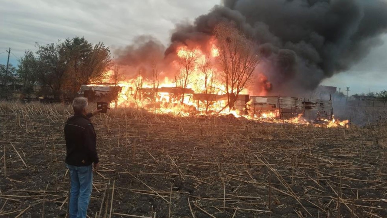 Dakikalar içinde kül oldu! Bağ evi alev alev yandı