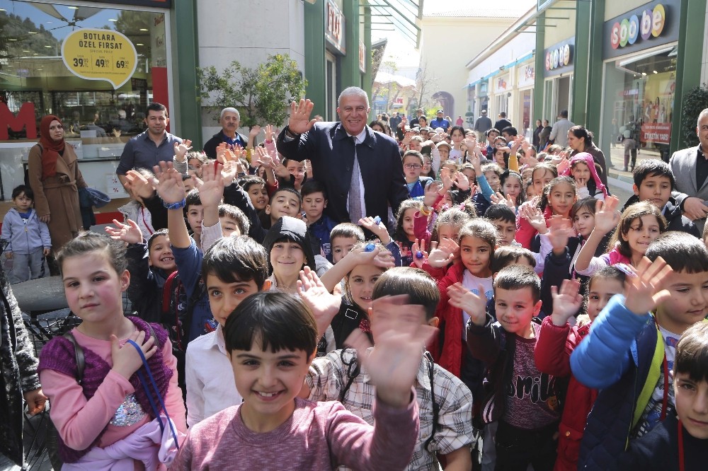 Dalamalı çocukların yüzü Başkan Atay ile güldü 