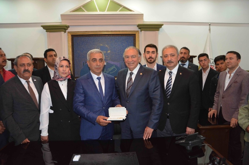 Dalaman Belediye Başkanı Karakuş göreve başladı 