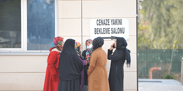 Dalgaların çarptığı kadın denize düşüp hayatını kaybetti
