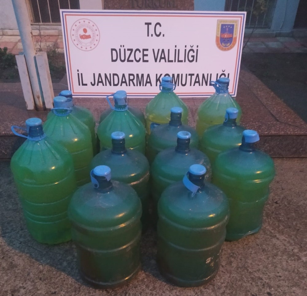 Damacanalardan su yerine kaçak mazot çıktı 