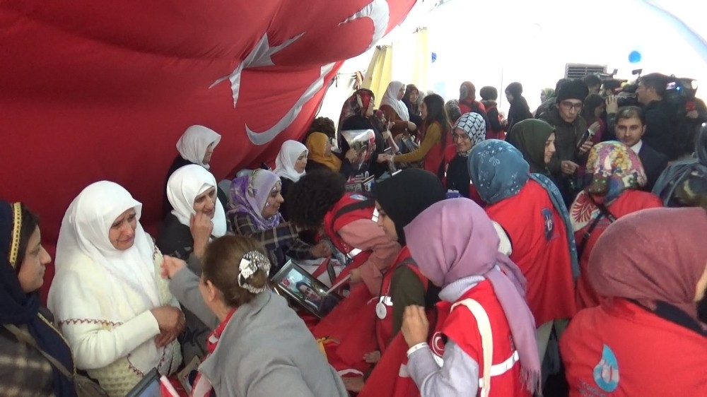 Damla Gönüllüleri üyelerinden evlat nöbetindeki ailelere destek ziyareti 