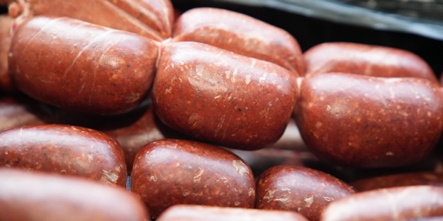 Dana sucuğundan bakın ne eti çıktı