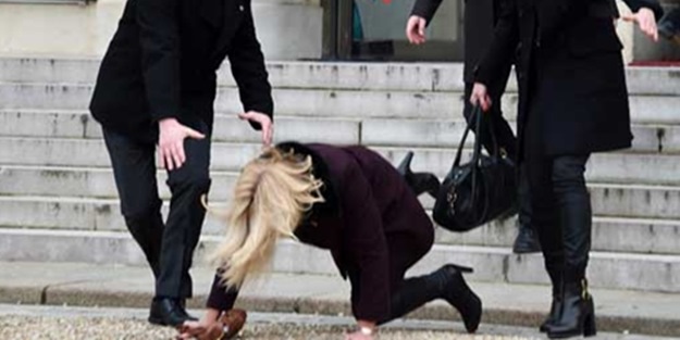 Başbakan kendini yerde buldu