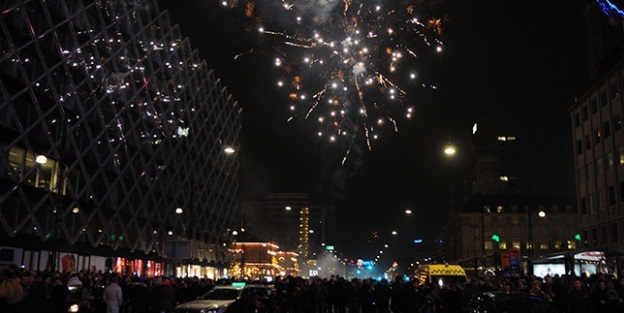 Havai fişek yılbaşı kutlayanlara ölüm yağdırdı