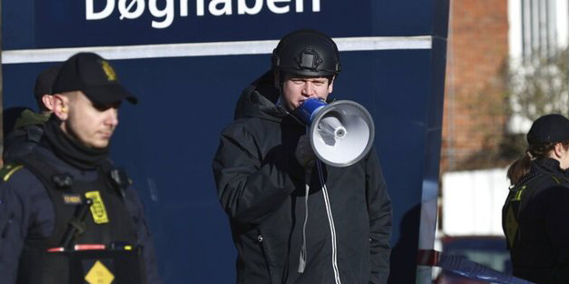 Danimarka'da Kur’an-ı Kerim’e ve Türk bayrağına çirkin saldırı!