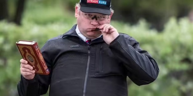 Danimarkalı ırkçı siyasetçiden skandal! Bir kez daha Kur'an-ı Kerim yaktı