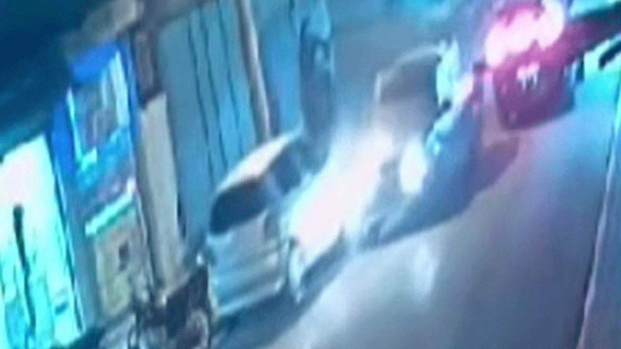 Dar sokak başlarına bela oldu! 3 gün arayla iki kaza meydana geldi!