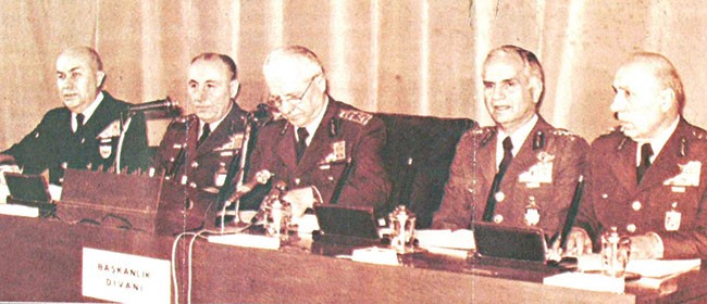 Darbe Anayasası da tarihe gömülsün