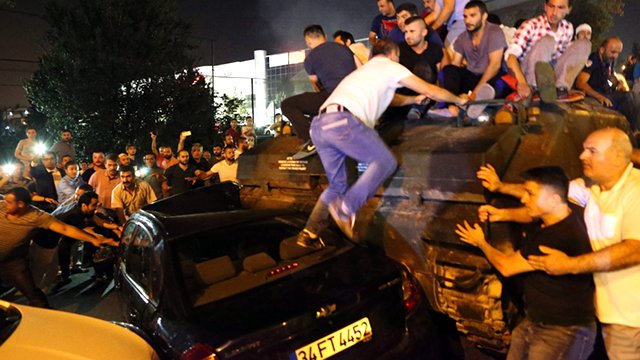 O gece birileri paraları götürmüş!