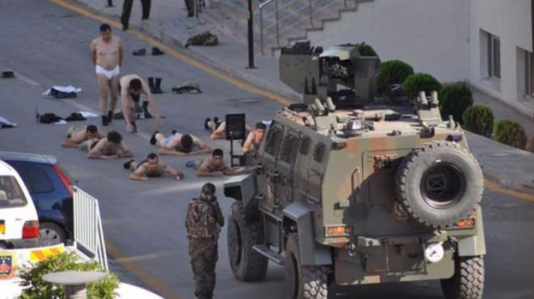 Darbe girişimi davasında skandal! Göreve başladılar...