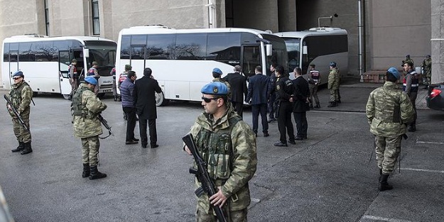 Darbe girişiminde silahları kilitleyen eski 7 polis yargılanıyor!