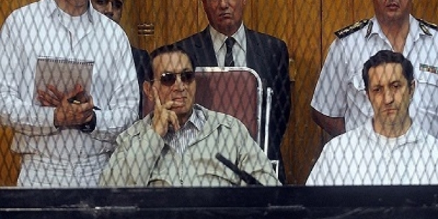 Darbe karşıtlarına müebbet, Firavun Hüsnü'ye 3 yıl hapis!