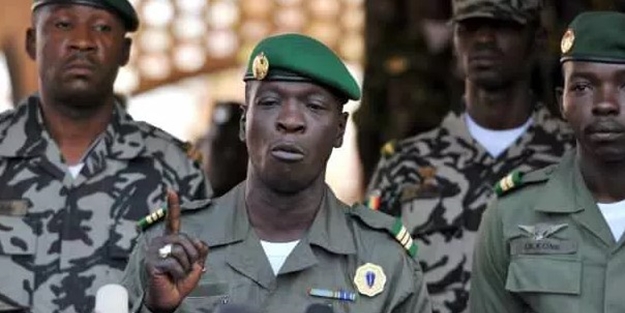 Darbe yapılan ülkede alıkonulan cumhurbaşkanı serbest bırakıldı