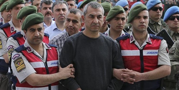 Darbeci albay emri kimden aldığını söyledi