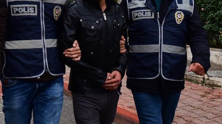 Darbeci FETÖ firarisi eski binbaşı ve eşi yakalandı