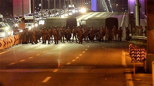 Darbeci FETÖ'cüler 05.20'de mesaj atmış: Çok acil darbeyi kınayın